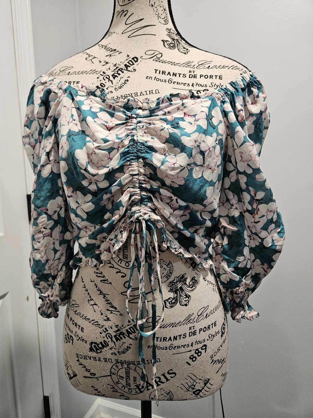 Ariose YEARS Floral Ruched Blouse in Blue & Pink Size Medium Excellent Cond.